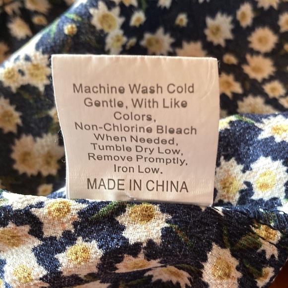 EUC Ladies Shein low cut top - Picture 4 of 5